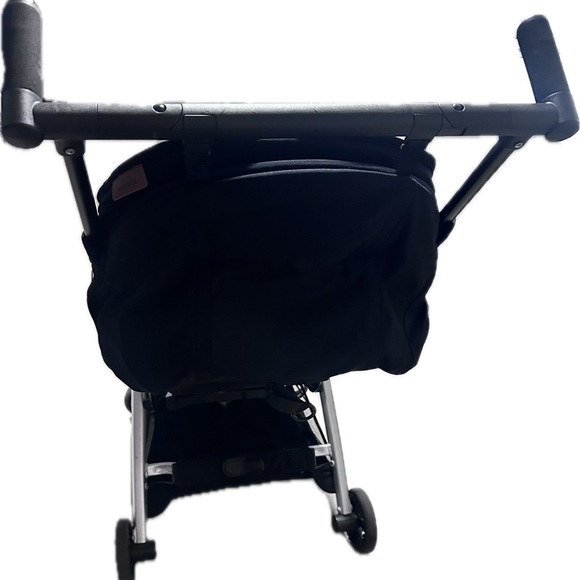 Compact Black Stroller - Picture 3 of 7